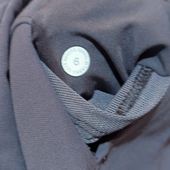 Lululemon On The Fly Short Woven 2.5" Moonwalk Soft Steel Grey size 6 Athleisure - Picture 5 of 5